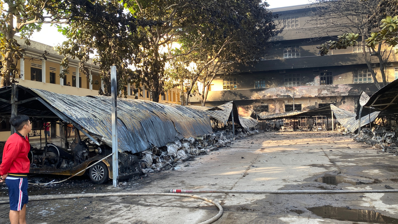 40 chiếc xe điện bị thiêu rụi sau hoả hoạn. Ảnh T. B 40 chiếc xe điện bị thiêu rụi sau hoả hoạn. Ảnh T. B