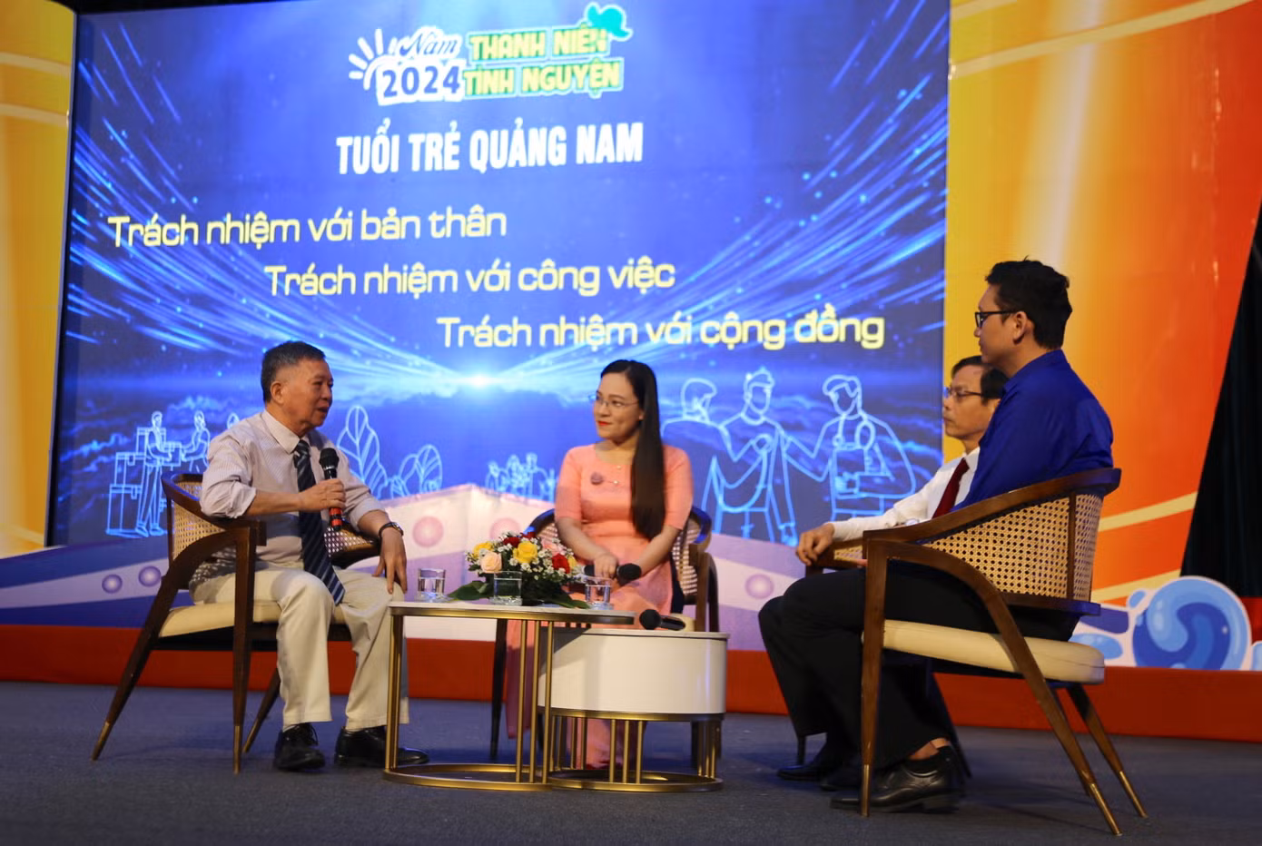 Diễn đàn “Người trẻ nghĩ về trách nhiệm” thu hút sự quan tâm đông đảo cán bộ đoàn viên thanh niên.