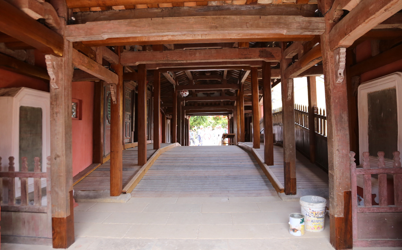 Các chuyên gia cho rằng dự án trùng tu di tích Chùa Cầu được thực hiện khoa học, bài bản, thận trọng. Ảnh: Hoài Văn. Các chuyên gia cho rằng dự án trùng tu di tích Chùa Cầu được thực hiện khoa học, bài bản, thận trọng. Ảnh: Hoài Văn.