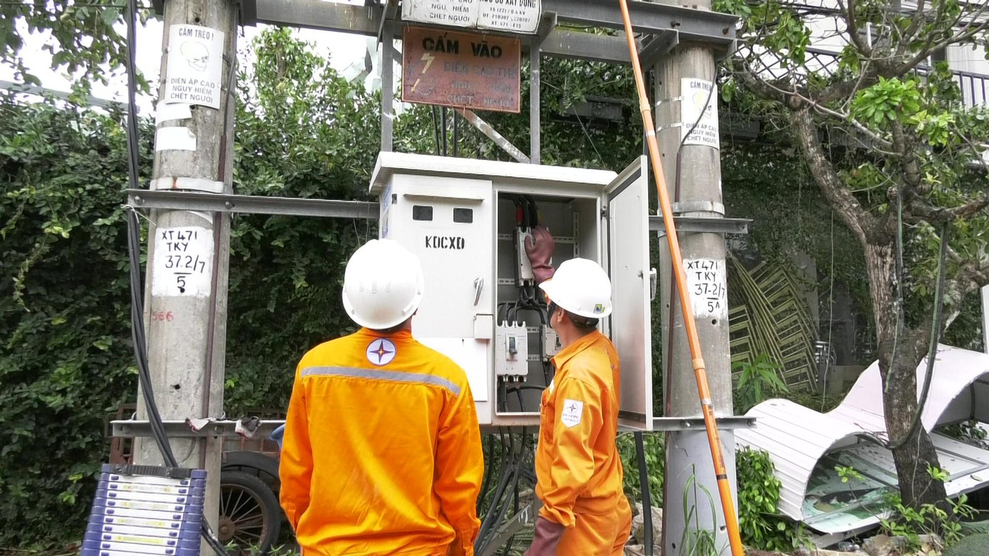 Hiện đã khôi phục cấp điện cho 201 xã, phường, thị trấn. Hiện đã khôi phục cấp điện cho 201 xã, phường, thị trấn.