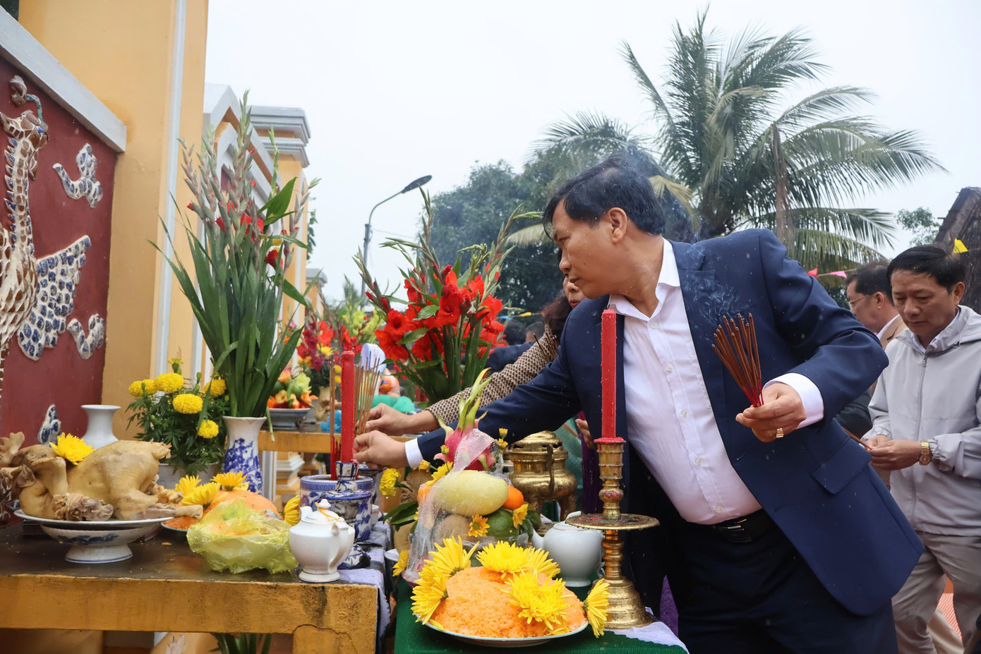 Chủ tịch TP. Hội An tham gia lễ hội Cầu Bông.