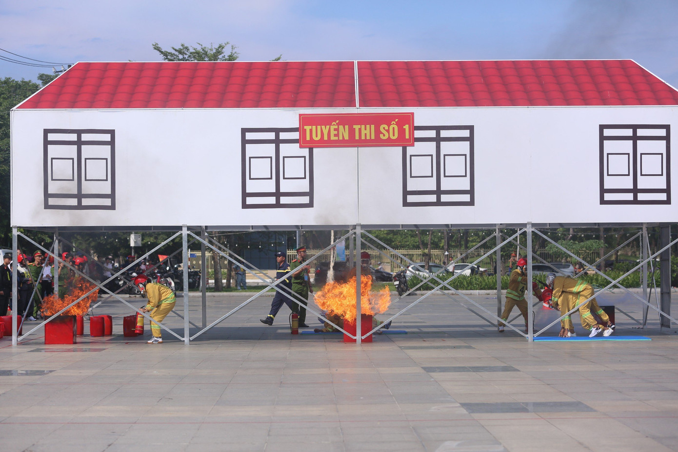 Hội thi nhằm rèn kỹ năng chiến thuật trong xử lý các tình huống cháy và khả năng sử dụng thành thạo công cụ PCCC, cứu nạn, cứu hộ