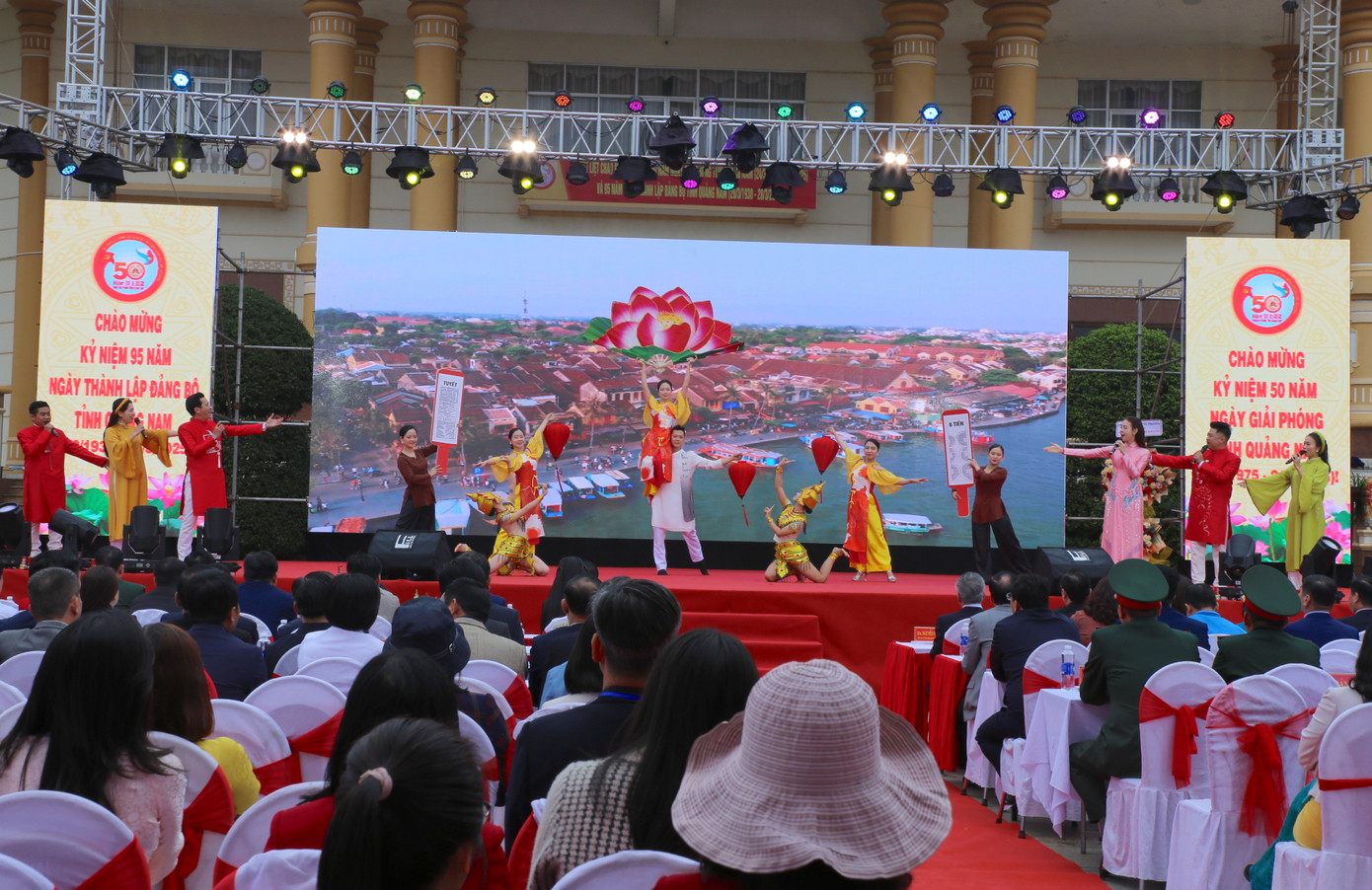 Hình ảnh ấn tượng tại Triển lãm, trưng bày các thành tựu kinh tế - xã hội, quốc phòng, an ninh; giới thiệu sản phẩm đặc trưng, sản phẩm OCOP.