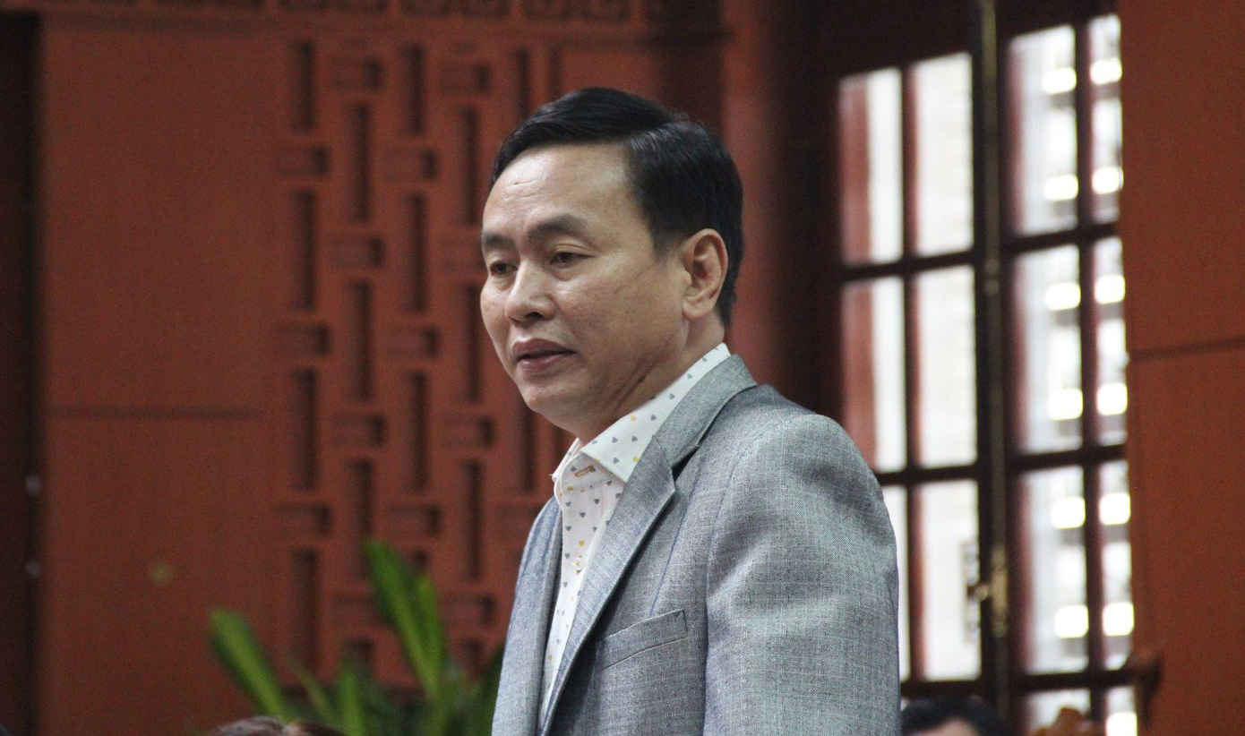 Ông Huỳnh Thuận, Phó Giám đốc Sở Y tế Quảng Nam trả lời tại cuộc họp báo. Ảnh H. Văn