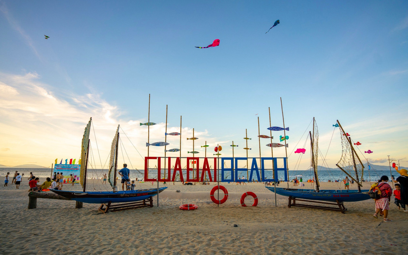 Các hoạt động diễn ra sôi nổi tại các bãi biển Cửa Đại, Tân Thành, An Bàng, đảo Cù Lao Chàm Các hoạt động diễn ra sôi nổi tại các bãi biển Cửa Đại, Tân Thành, An Bàng, đảo Cù Lao Chàm