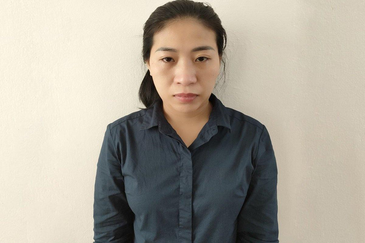 Bùi Thị Tuyết Trang tại cơ quan công an. Ảnh CA