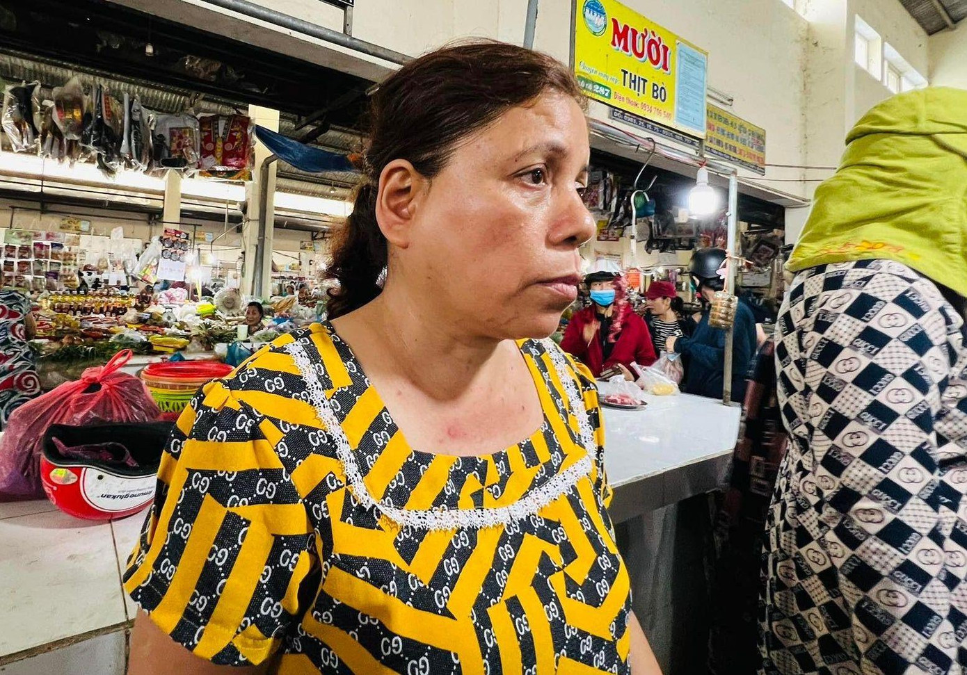 Tiểu thương thất thần khi hay tin chủ hụi mất tích.