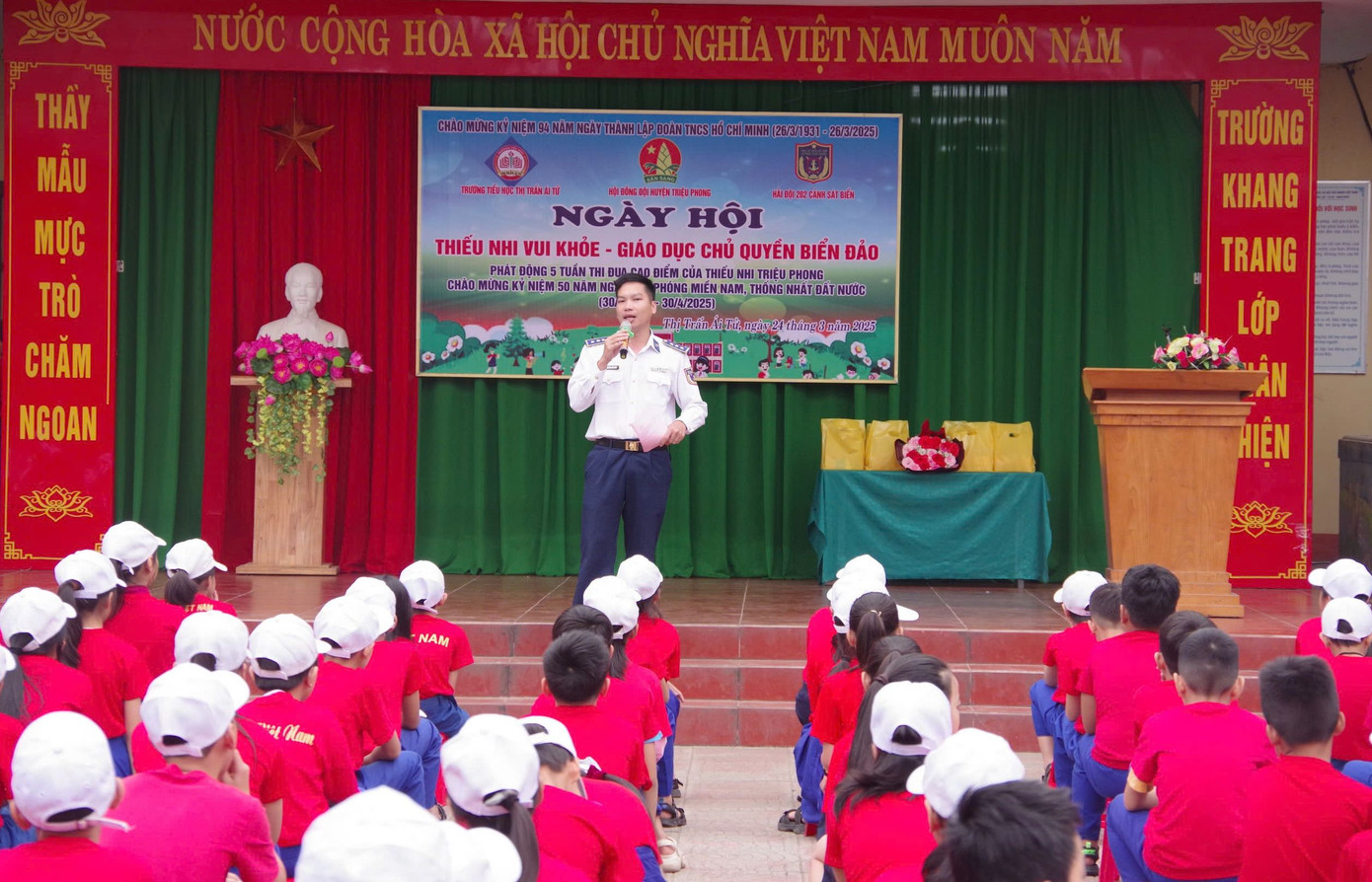 “Ngày hội Thiếu nhi vui khỏe - Giáo dục chủ quyền biển, đảo” cho học sinh và thầy, cô giáo của Trường Tiểu học Thị trấn Ái Tử (Triệu Phong, Quảng Trị). “Ngày hội Thiếu nhi vui khỏe - Giáo dục chủ quyền biển, đảo” cho học sinh và thầy, cô giáo của Trường Tiểu học Thị trấn Ái Tử (Triệu Phong, Quảng Trị).