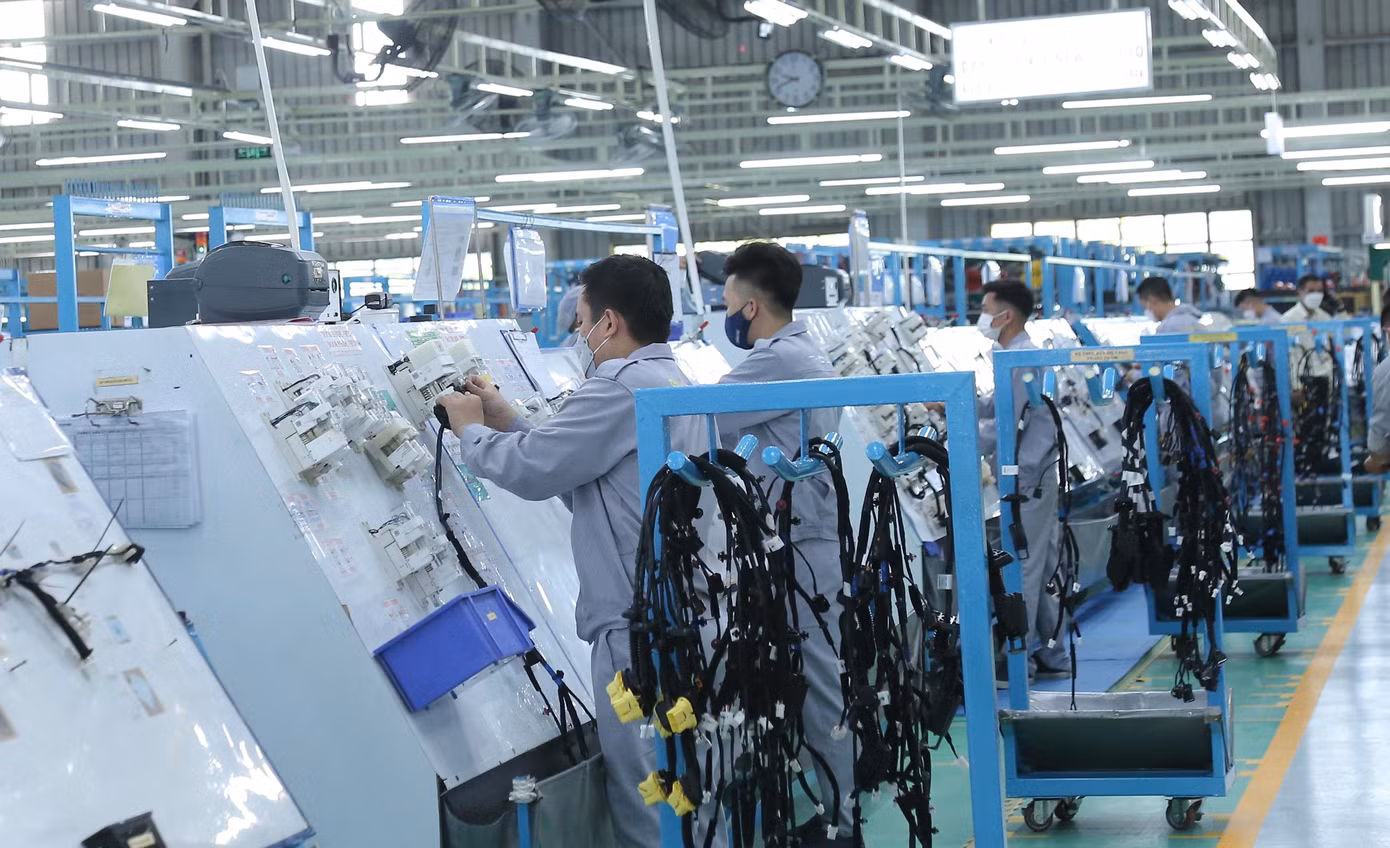 Công nhân làm việc tại nhà máy sản xuất của Thaco.