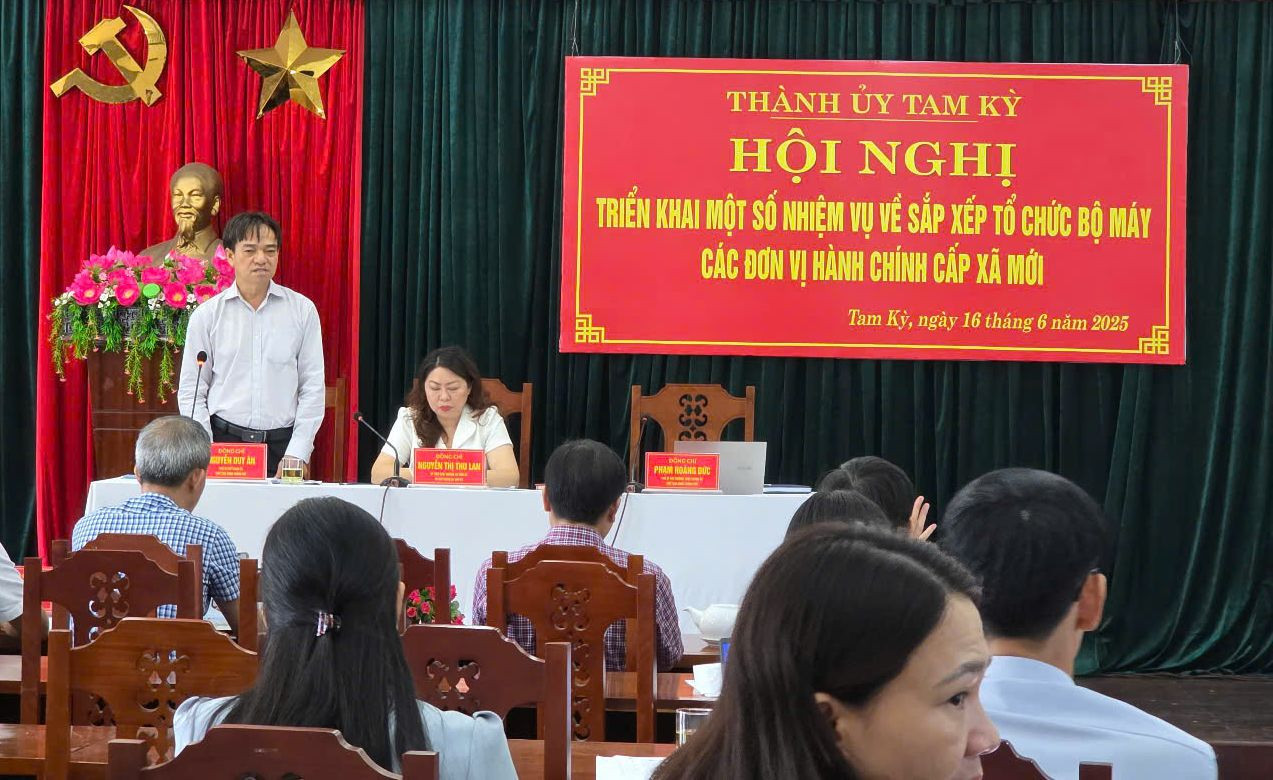 Công bố các nhân sự lãnh đạo xã, phường mới