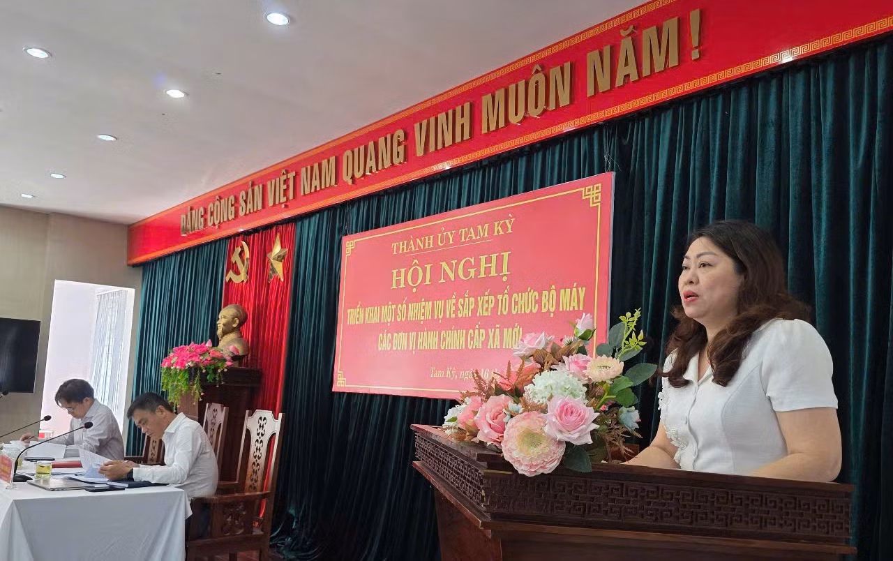 Thành ủy Tam Kỳ tổ chức triển khai sắp xếp bộ máy tổ chức các đơn vị hành chính mới. Thành ủy Tam Kỳ tổ chức triển khai sắp xếp bộ máy tổ chức các đơn vị hành chính mới.