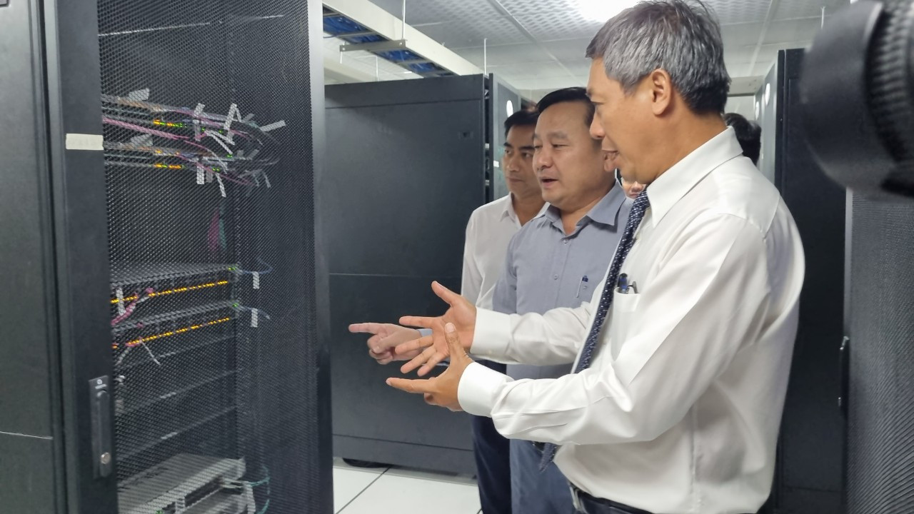 Quảng Nam đưa vào vận hành Trung tâm tích hợp dữ liệu gần 250 tỷ đồng. Quảng Nam đưa vào vận hành Trung tâm tích hợp dữ liệu gần 250 tỷ đồng.
