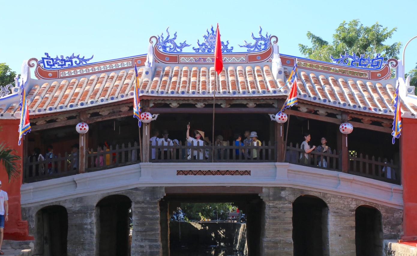 Bạn trẻ check-in Chùa Cầu Hội An. Bạn trẻ check-in Chùa Cầu Hội An.