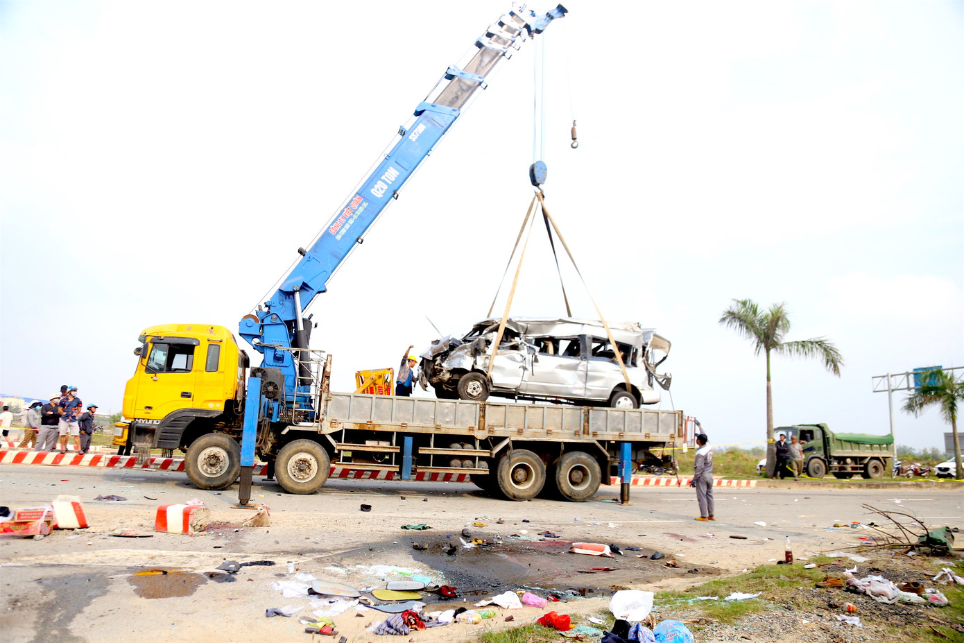 Hiện trường vụ tai nạn xe khách 10 người chết ở Quảng Nam (Ảnh: Hoài Văn). Hiện trường vụ tai nạn xe khách 10 người chết ở Quảng Nam (Ảnh: Hoài Văn).