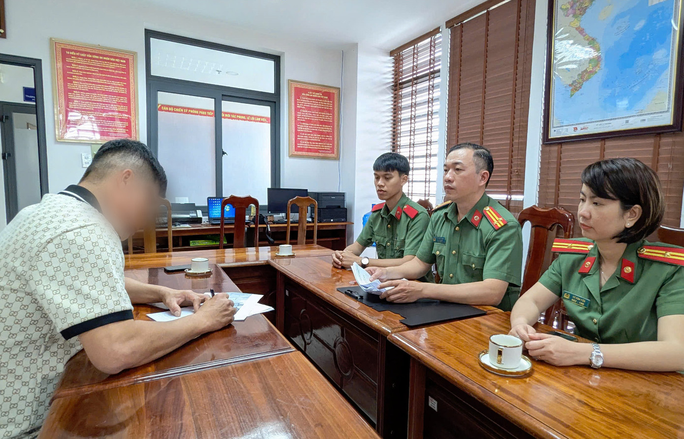 Ông T.T.N bị xử phạt về hành vi “Cung cấp, chia sẻ thông tin bịa đặt, gây hoang mang trong nhân dân. Ảnh CA Ông T.T.N bị xử phạt về hành vi “Cung cấp, chia sẻ thông tin bịa đặt, gây hoang mang trong nhân dân. Ảnh CA