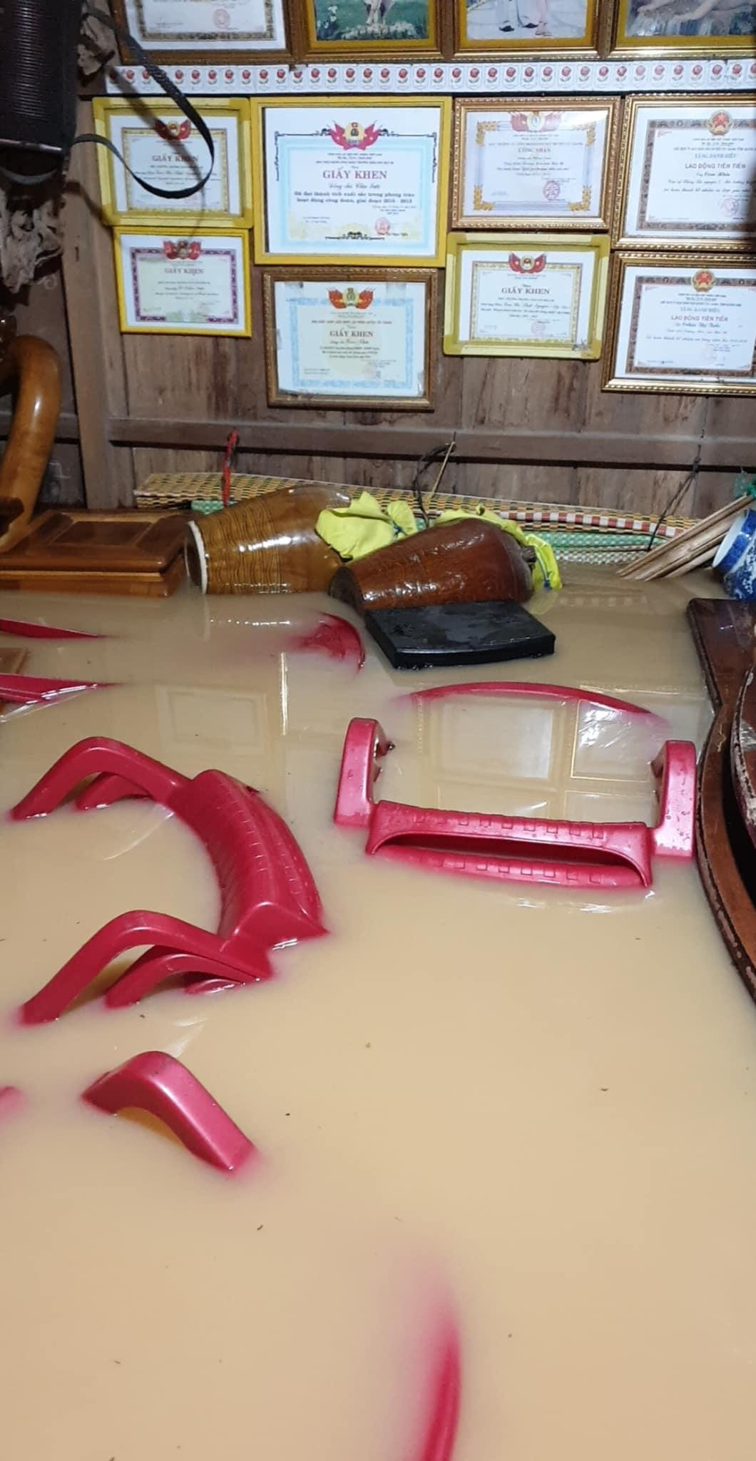 Thôn Agrồng, Ahu, xã A Tiêng và thôn A zứt, xã Bhlêê, huyện miền núi Tây Giang Quảng Nam bị ngập sâu từ gần 1 mét - ảnh Bling Atiên