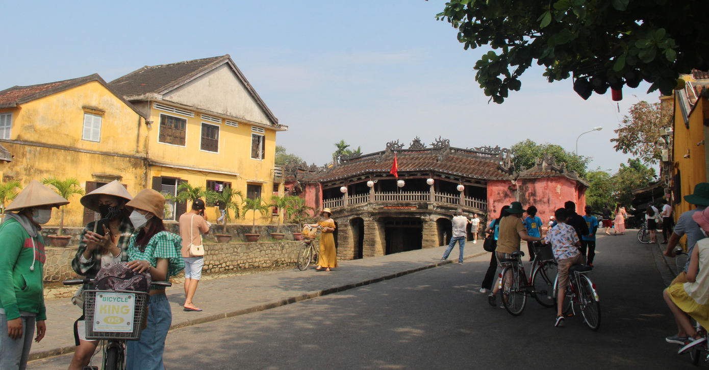 Các điểm tham quan trước đóng cửa im lìm nay đã mở.