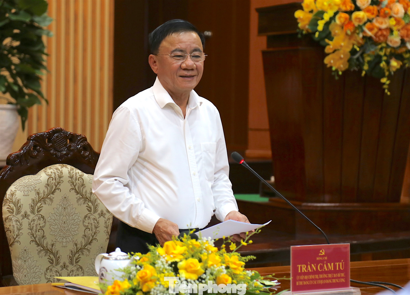 Ông Trần Cẩm Tú - Ủy viên Bộ Chính trị, Thường trực Ban Bí thư làm việc với Ban Thường vụ tỉnh ủy Quảng Nam. Ảnh: Hoài Văn.