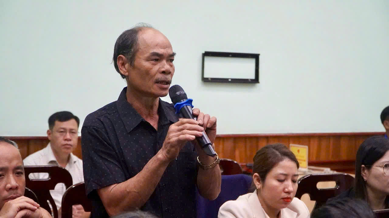 Cử tri nêu ý kiến.