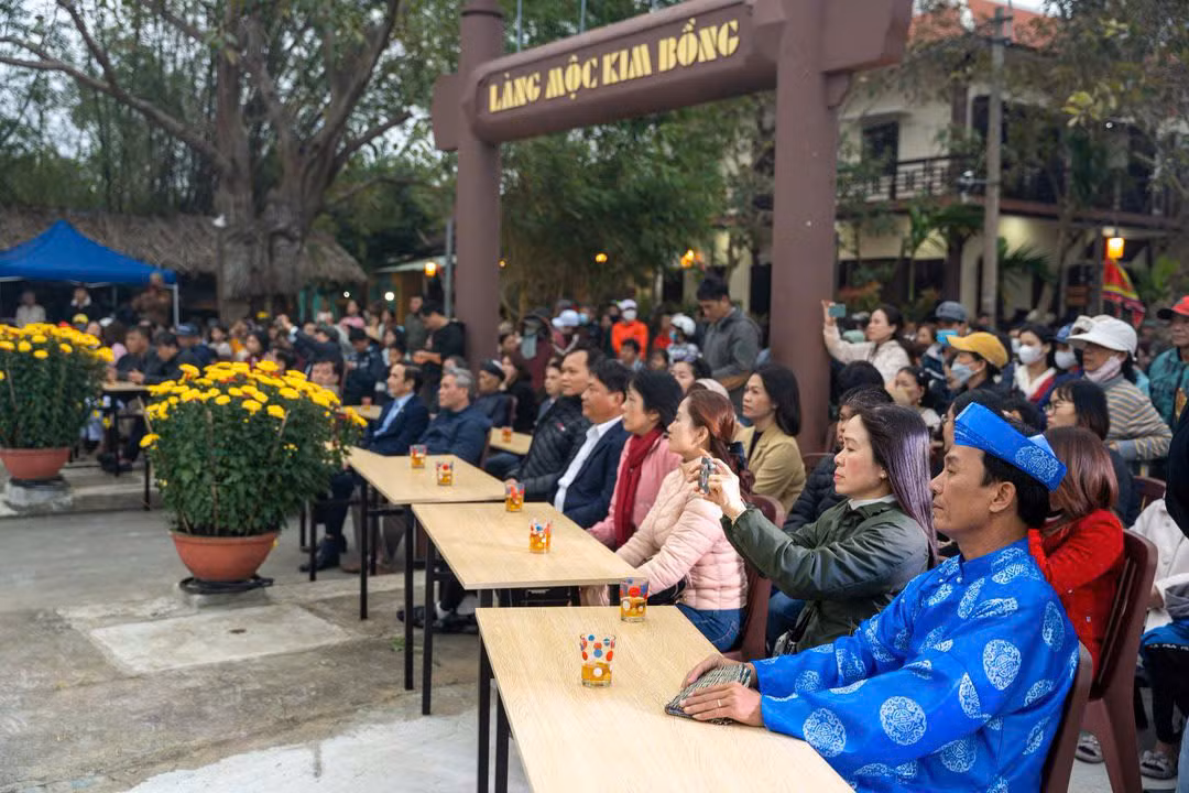 Chương trình diễn ra vào ngày 8 và 9/2 (nhằm ngày 11 và 12 tháng Giêng, năm Ất Tỵ) với nhiều hoạt động hấp dẫn để nhân dân và du khách trải nghiệm. Chương trình diễn ra vào ngày 8 và 9/2 (nhằm ngày 11 và 12 tháng Giêng, năm Ất Tỵ) với nhiều hoạt động hấp dẫn để nhân dân và du khách trải nghiệm.