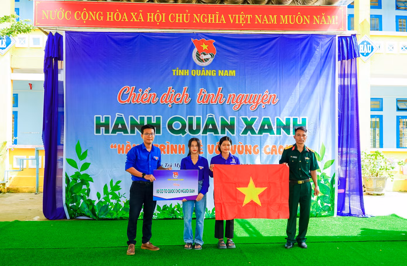 Chiến dịch tình nguyện Hành quân xanh với chủ đề “Hành trình về với vùng cao” của Tuổi trẻ Quảng Nam.