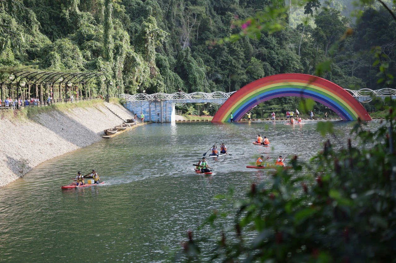 Khu du lịch Cổng trời Đông Giang khai trương đúng dịp lễ 30/4 - 1/5 và mở màn cho chương trình kích cầu du lịch mùa hè 2024