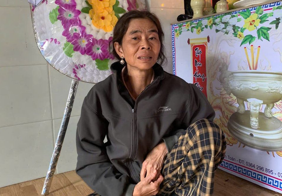 Bà Hồ Thị Thu đau thắt lòng khi nhận hung tin con gái tử vong do tai nạn.