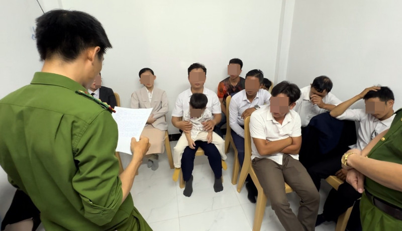 Công an triệt xoá điểm nhóm sinh hoạt 'Hội thánh Đức chúa trời mẹ' tại huyện Duy Xuyên, tỉnh Quảng Nam.