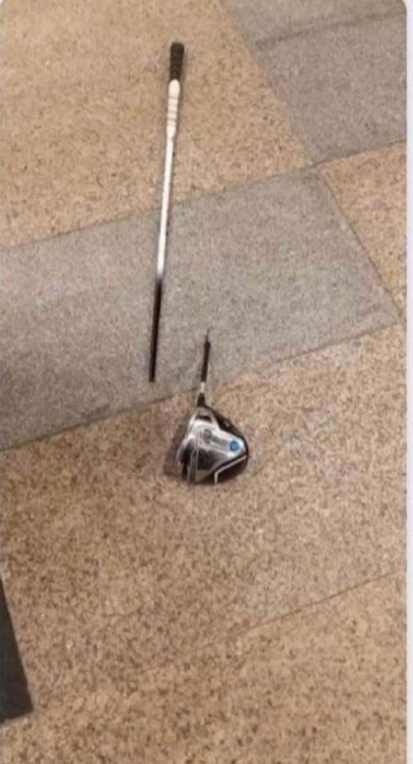 Hình ảnh được cho là cây gậy gãy đôi sau cú đánh của ông Dũng.