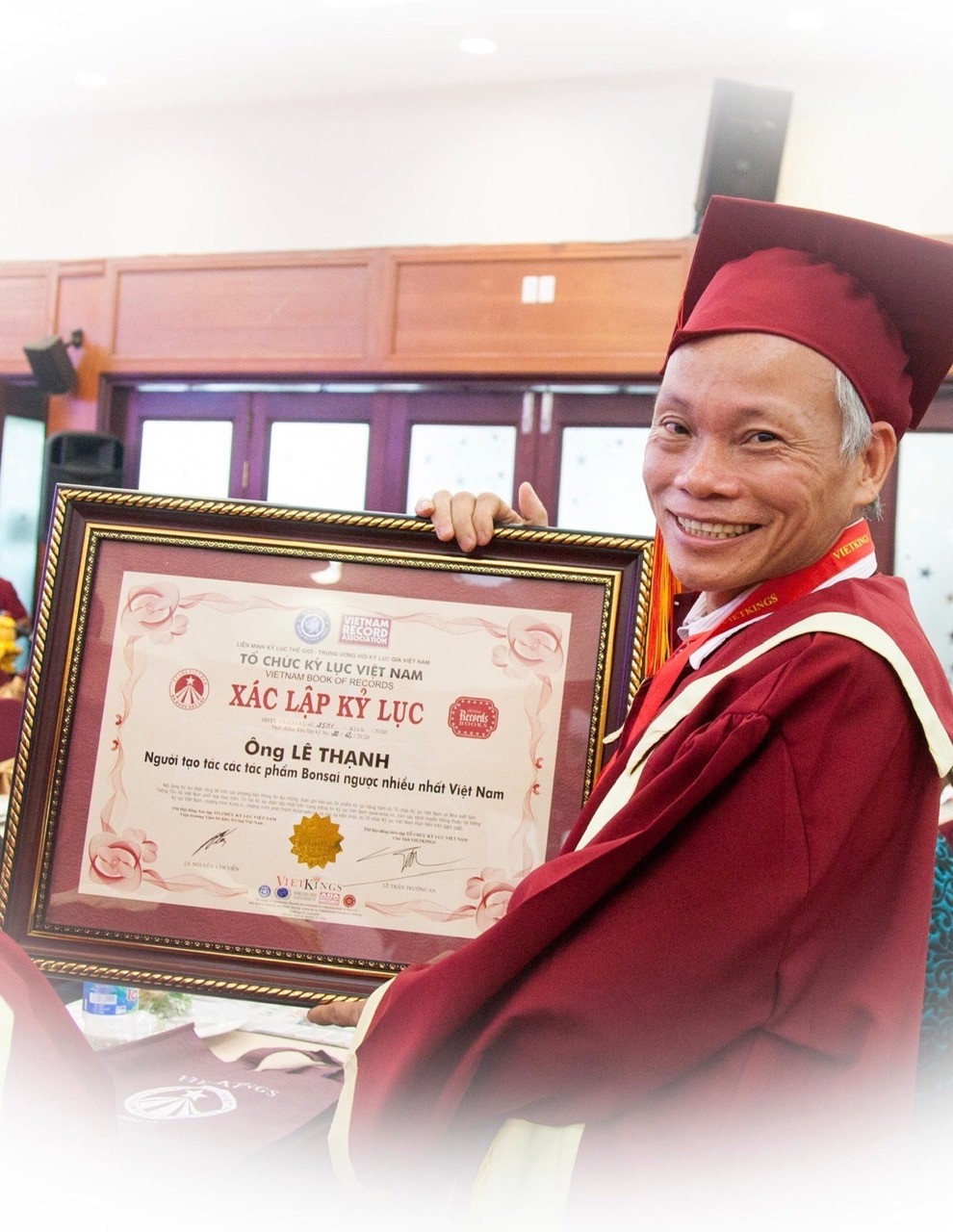 Đến nay, nhiều người gọi ông là “vua" bonsai ngược, dị nhân bonsai ngược. Năm 2020 ông Lê Thạnh được được xác lập kỷ lục là Người sáng tạo tác phẩm bonsai ngược nhiều nhất Việt Nam.