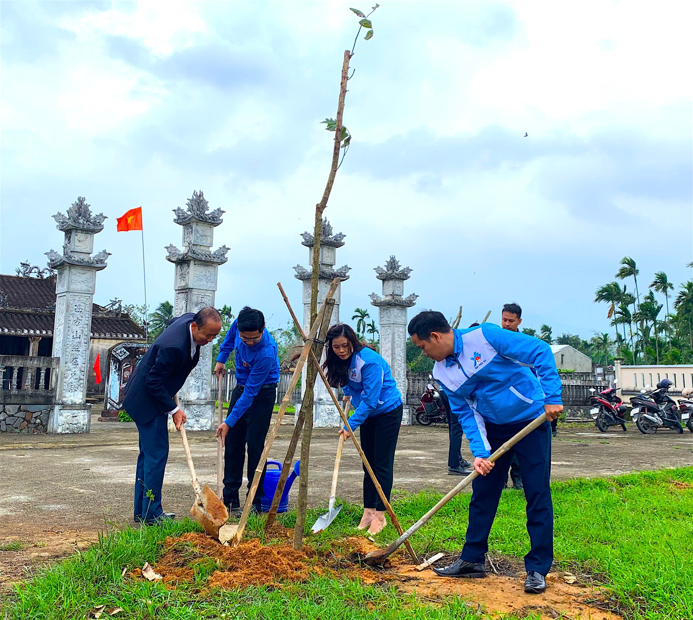 Đồng loạt ra quân nhiều hoạt động ngay sau lễ khởi động. Đồng loạt ra quân nhiều hoạt động ngay sau lễ khởi động.