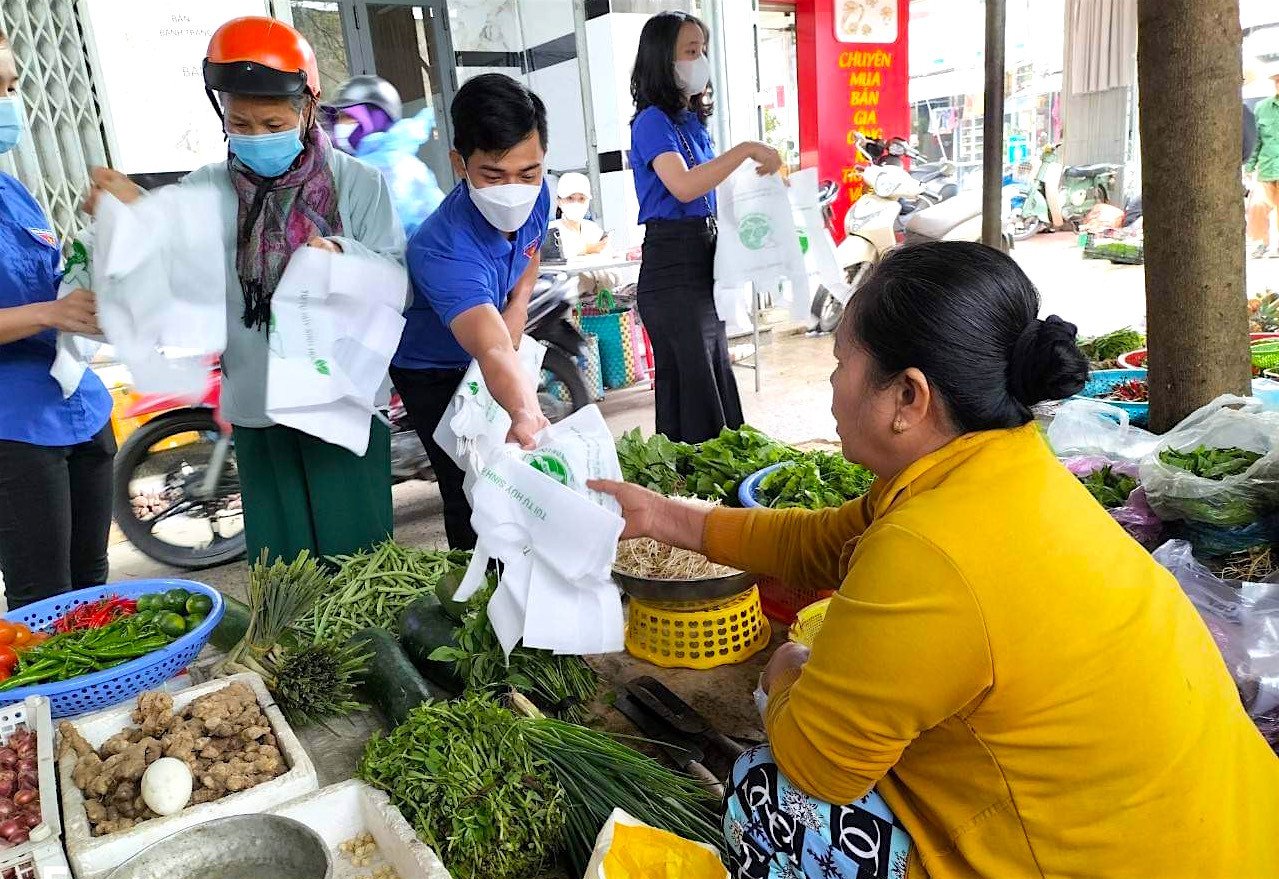 Mô hình chợ dân sinh hạn chế rác thải nhựa Mô hình chợ dân sinh hạn chế rác thải nhựa