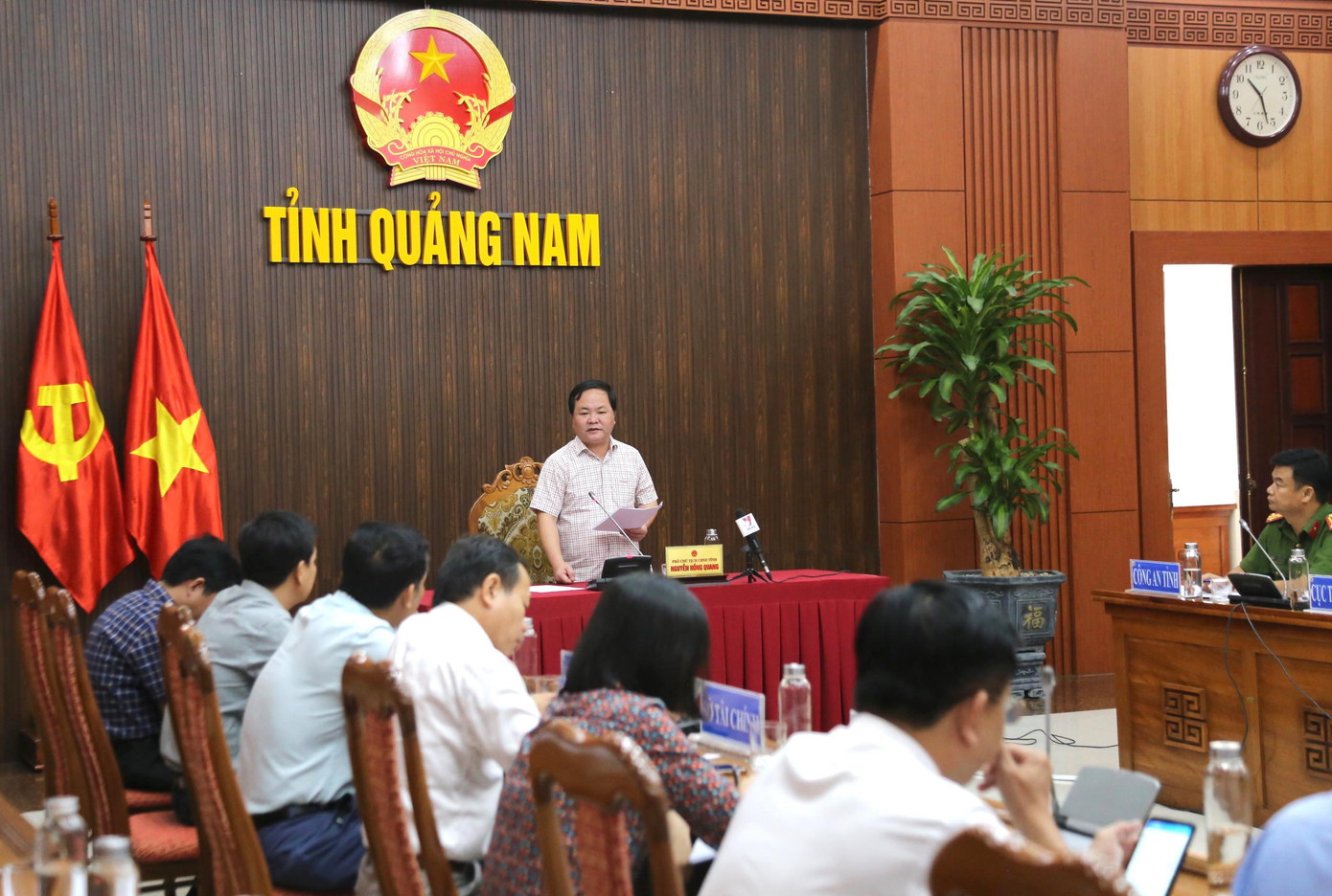 Quảng Nam họp bàn tìm giải pháp siết chặt quản lý khai thác, giá nguyên vật liệu phục vụ công trình trên địa bàn.