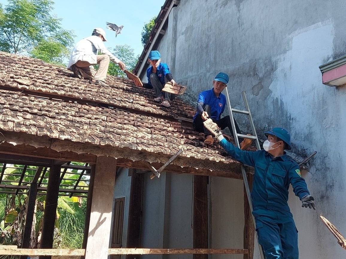 Sửa nhà cho gia đình người có công với cách mạng. Sửa nhà cho gia đình người có công với cách mạng.