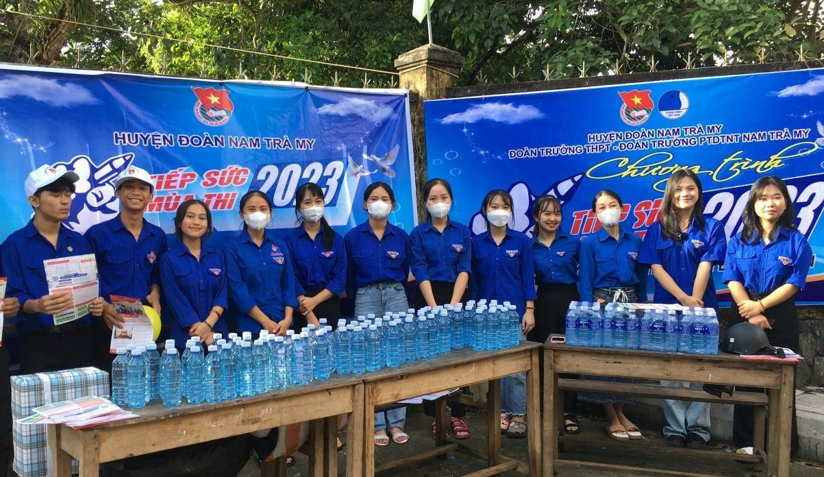 Các lực lượng sẵn sàng hỗ trợ thí sinh. Các lực lượng sẵn sàng hỗ trợ thí sinh.