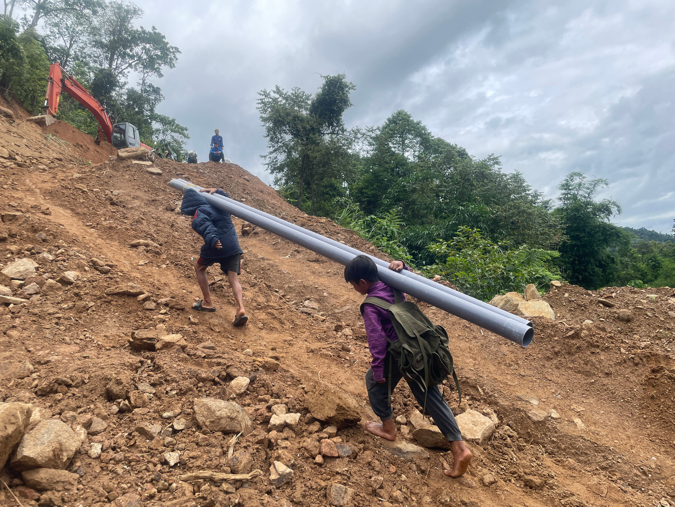 Vượt qua những cung đường núi dốc