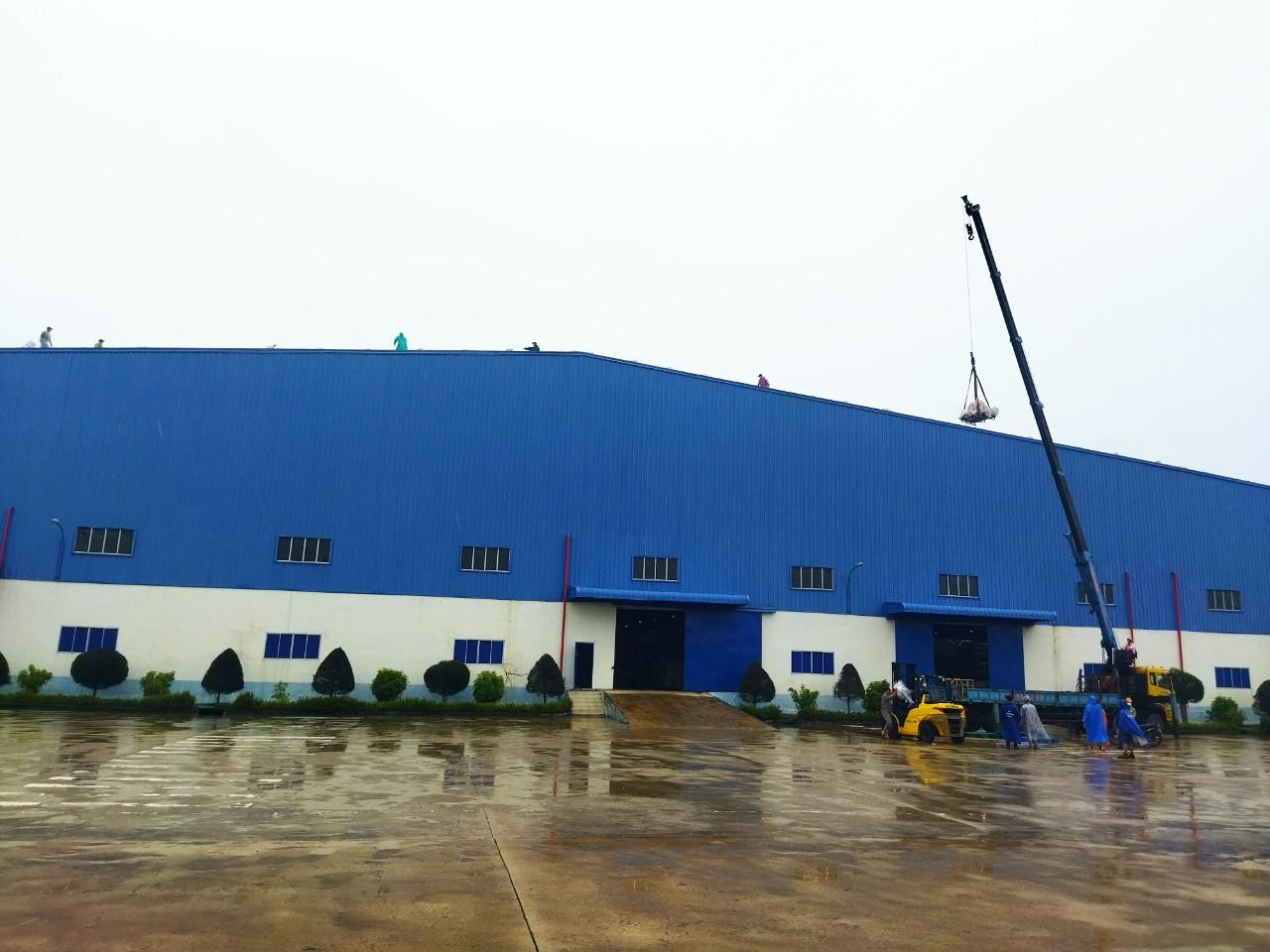 Gấp rút bảo vệ tài sản trước bão.