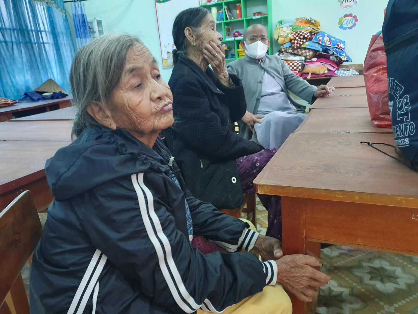 Người dân yên tâm khi được dời đến nơi kiên cố trú bão.