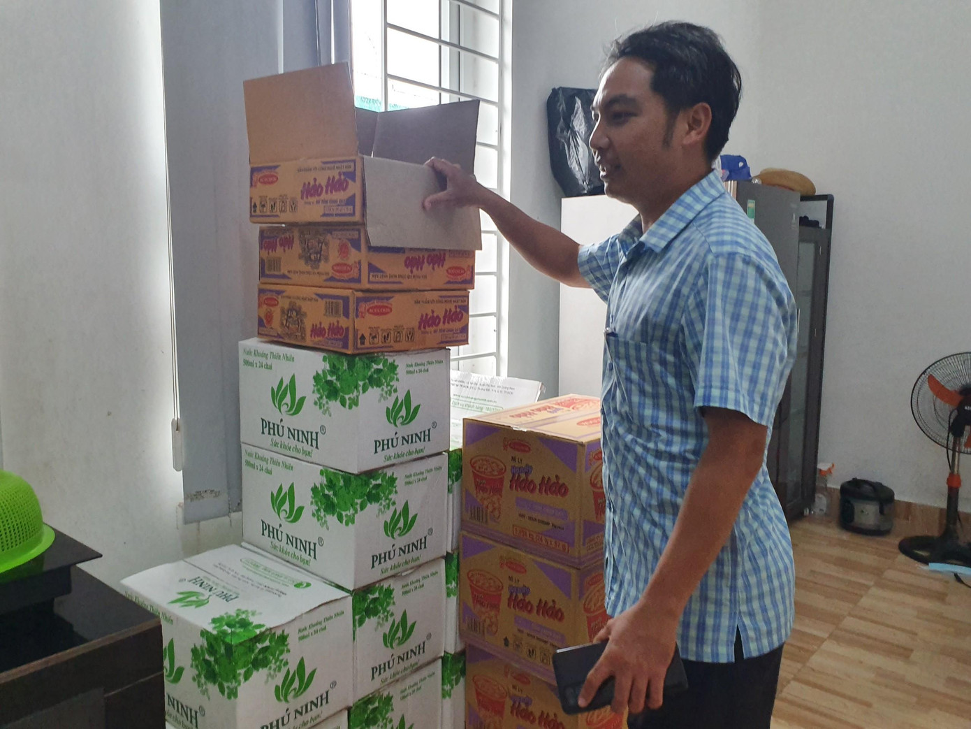 Lương thực thực phẩm được bố trí để đảm bảo cho người dân đảm bảo trong thời gian trú bão.