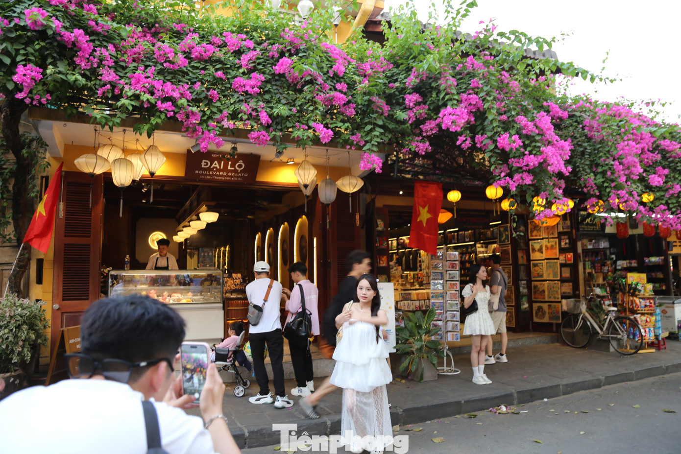 Khung hình cực chill cho bạn trẻ với chuyến du lịch đáng nhớ đến Hội An vào mùa hè. Khung hình cực chill cho bạn trẻ với chuyến du lịch đáng nhớ đến Hội An vào mùa hè.