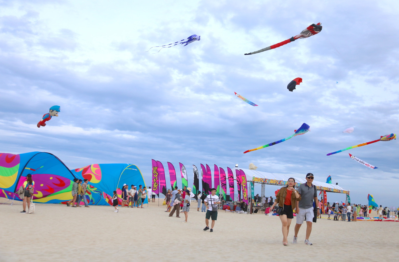 Lễ hội diều quốc tế lần đầu tiên này được kỳ vọng trở thành sự kiện mang tầm quốc tế, là sản phẩm độc đáo hút khách. Lễ hội diều quốc tế lần đầu tiên này được kỳ vọng trở thành sự kiện mang tầm quốc tế, là sản phẩm độc đáo hút khách.