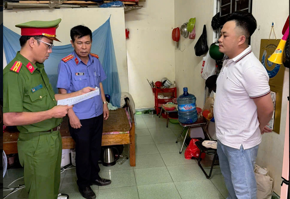 Nguyễn Thành Đạt bị khởi tố, bắt tạm giam vì lừa đảo chiếm đoạt tài sản. Ảnh CA Nguyễn Thành Đạt bị khởi tố, bắt tạm giam vì lừa đảo chiếm đoạt tài sản. Ảnh CA