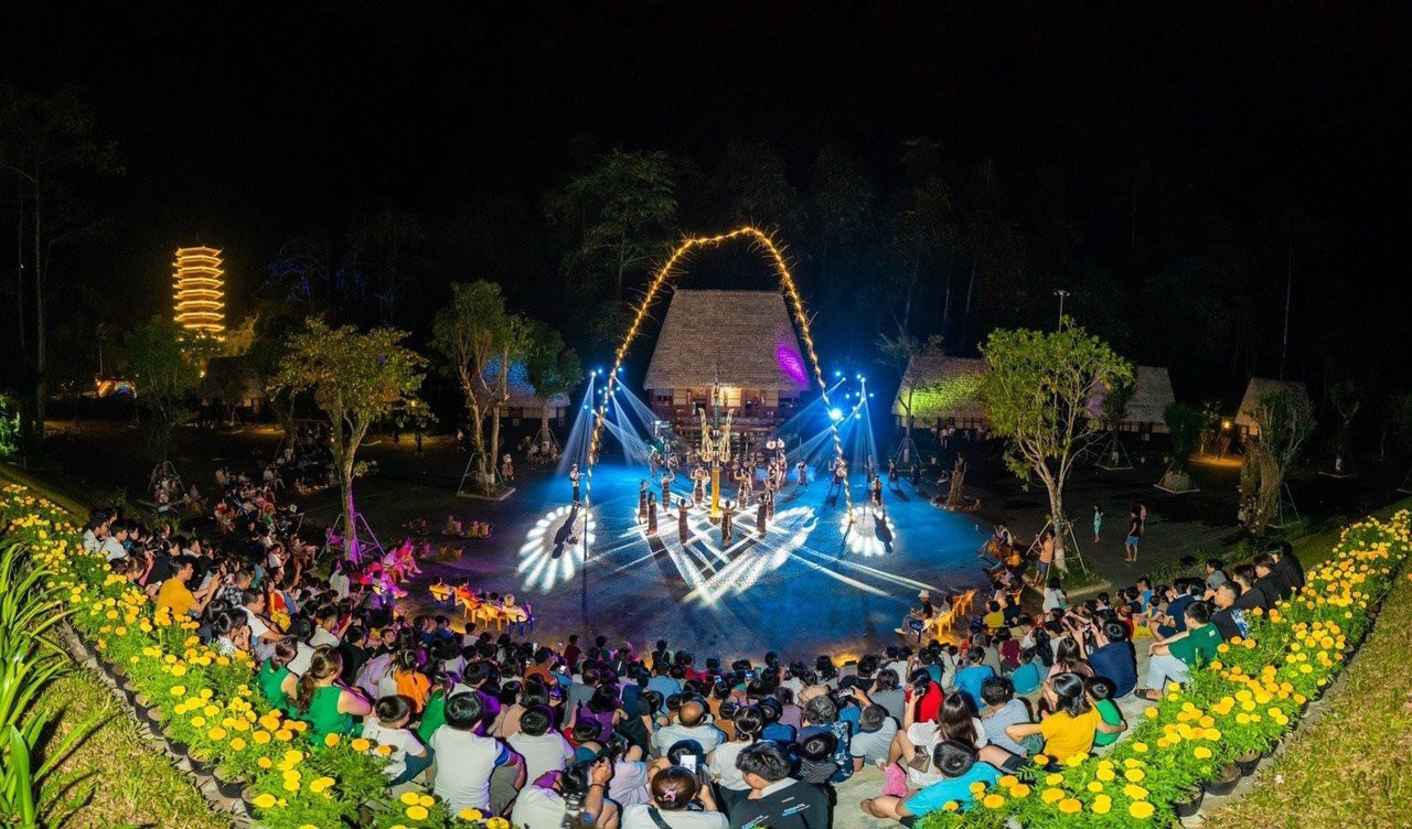 Khu du lịch Cổng trời Đông Giang khai trương đúng dịp lễ 30/4 - 1/5 và mở màn cho chương trình kích cầu du lịch mùa hè 2024