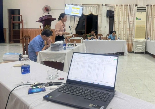 Phiên đấu giá điểm mỏ ĐB2B. Phiên đấu giá điểm mỏ ĐB2B.