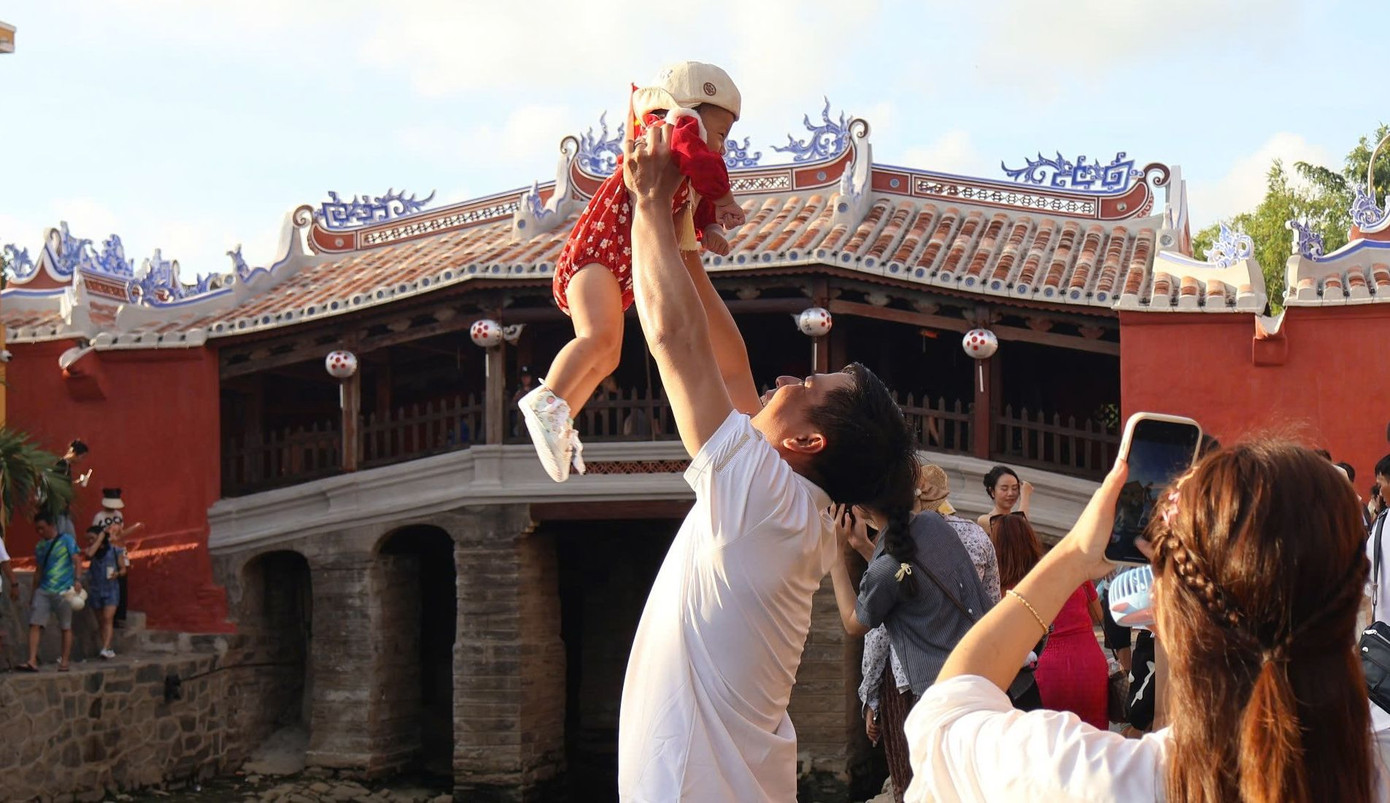 Nhiều du khách lưu lại những khoảnh khắc đẹp.