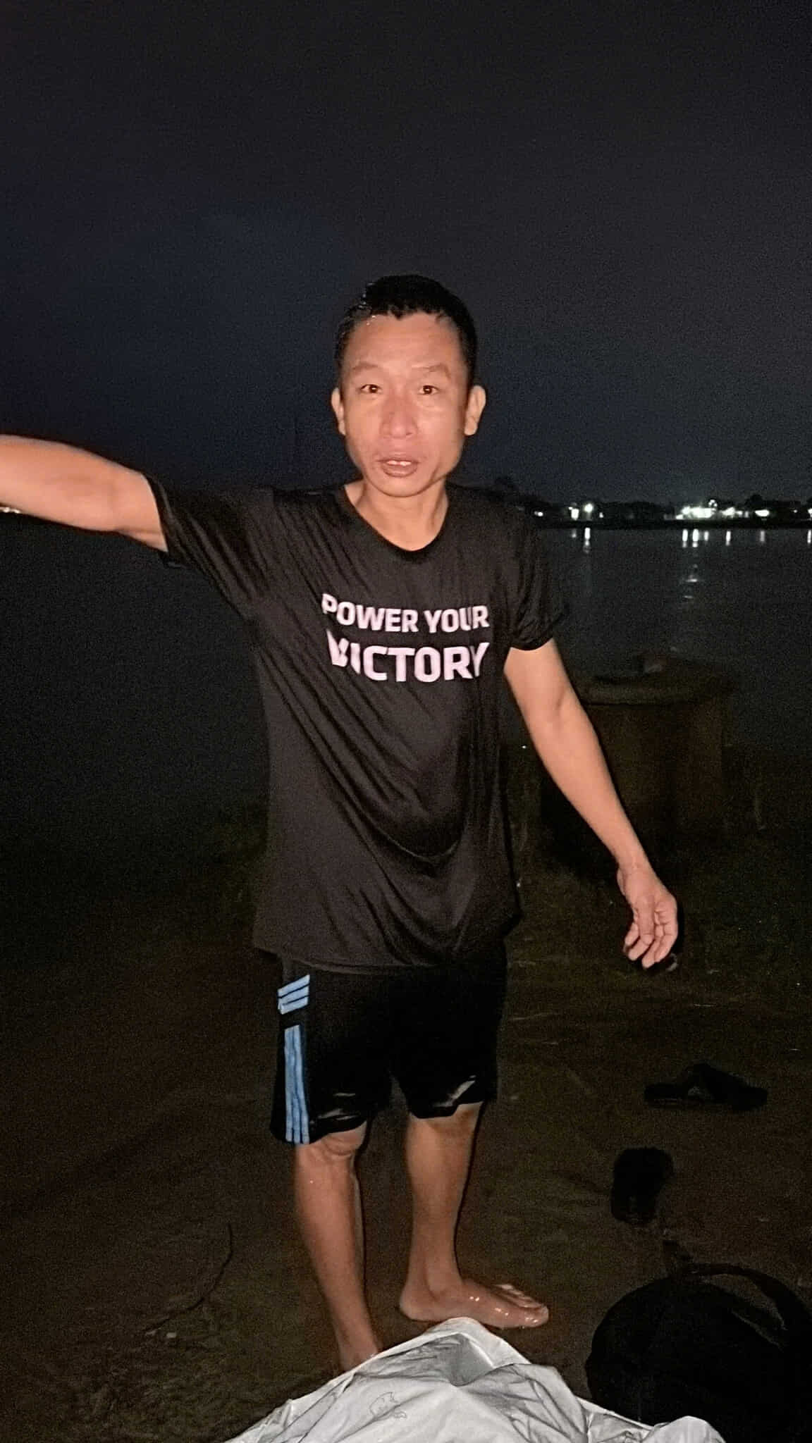 Anh Bùi Thanh Tài, người kịp thời cứu 3 em học sinh bị nước cuốn. Ảnh DX Anh Bùi Thanh Tài, người kịp thời cứu 3 em học sinh bị nước cuốn. Ảnh DX