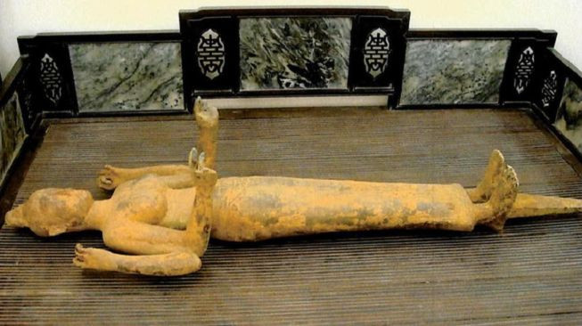 Bức tượng đồng Nữ thần Durga 4 tay.