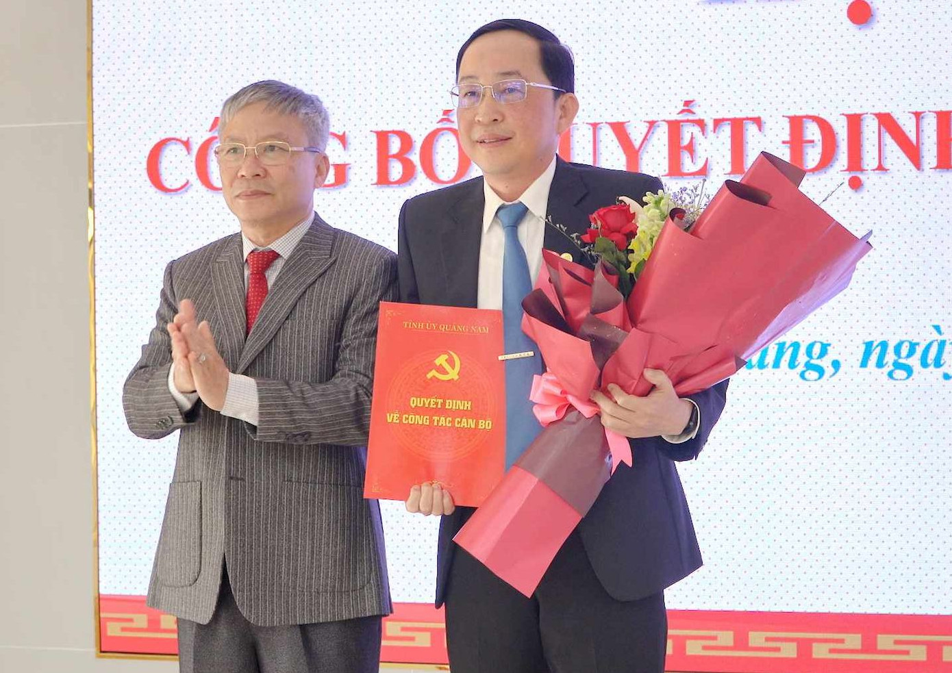 Ông Nguyễn Văn Lượm (bìa phải) được điều động, chỉ định giữ chức vụ Bí thư Huyện ủy Thăng Bình. Ông Nguyễn Văn Lượm (bìa phải) được điều động, chỉ định giữ chức vụ Bí thư Huyện ủy Thăng Bình.