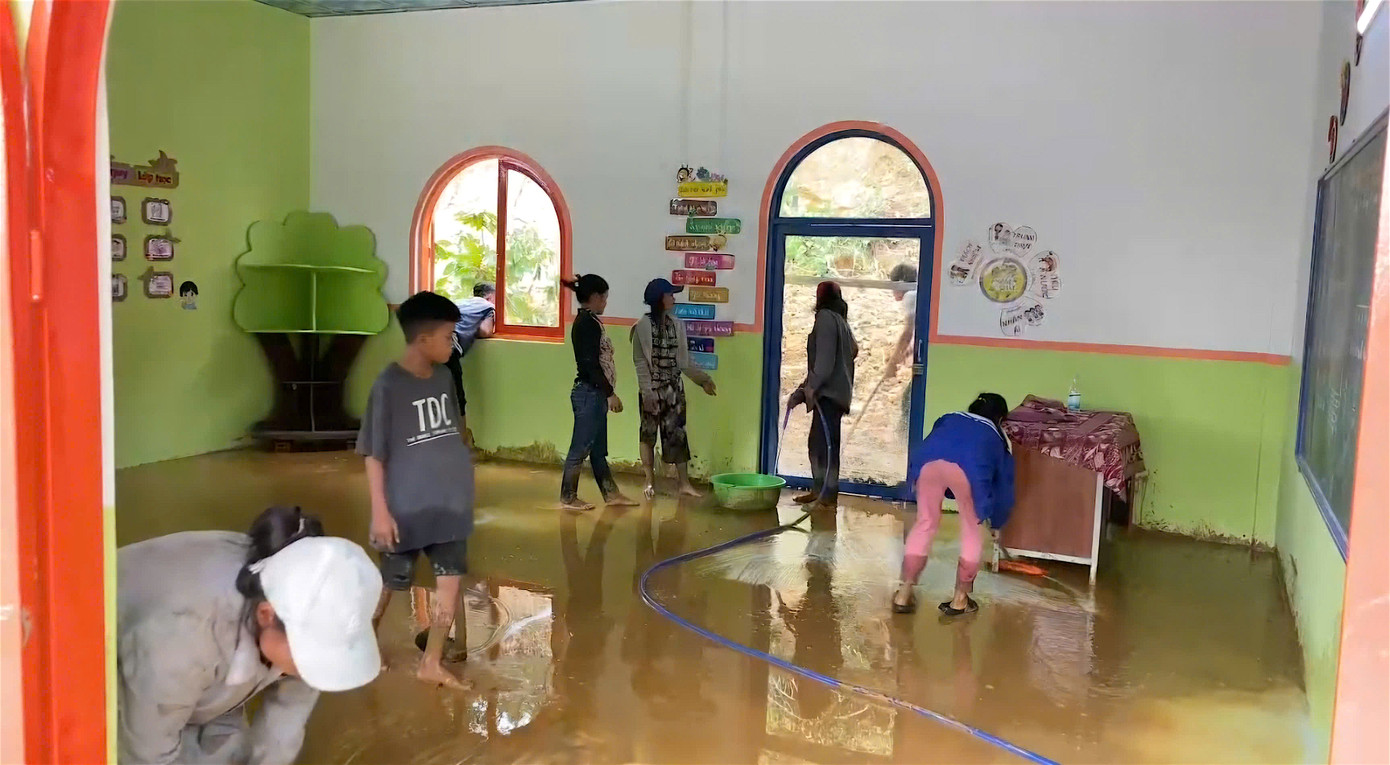 Nỗ lực khắc phục sau sạt lở.