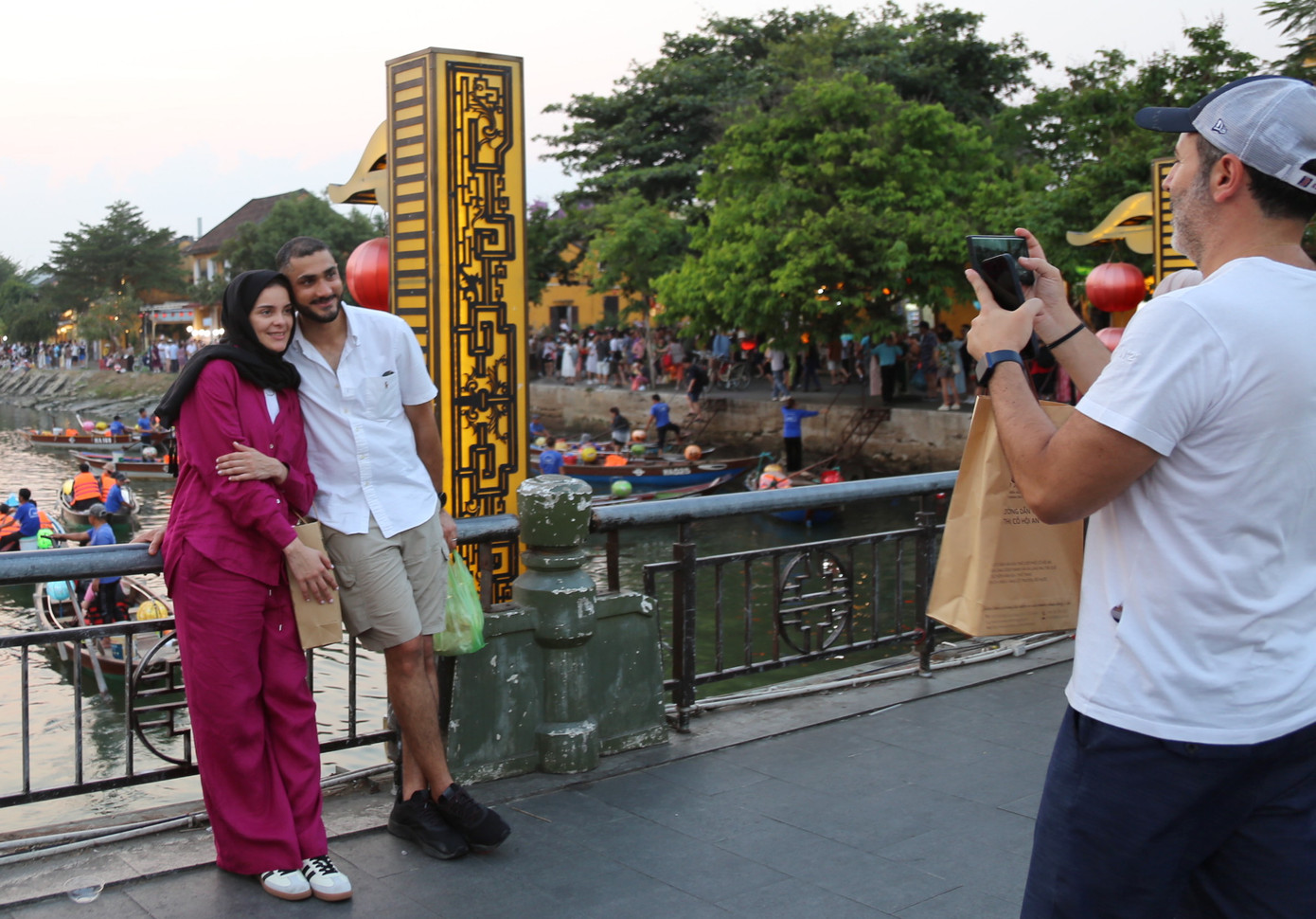 Lưu lại những khoảnh khắc đáng nhớ trong chuyến du lịch phố Hội.